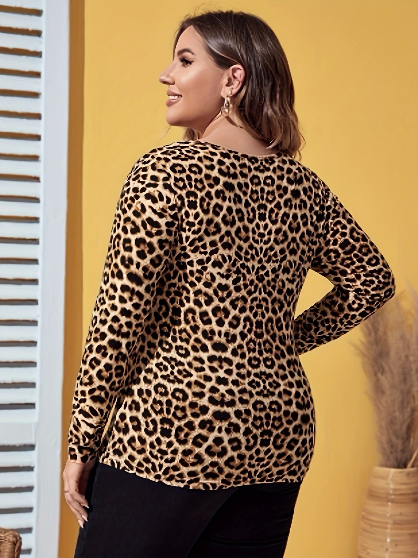 dunnmall  Plus Size Sexy T-shirt, Women's Plus Leopard Print Cut Out Front Long Sleeve Round Neck Slim Fit High Stretch T-shirt